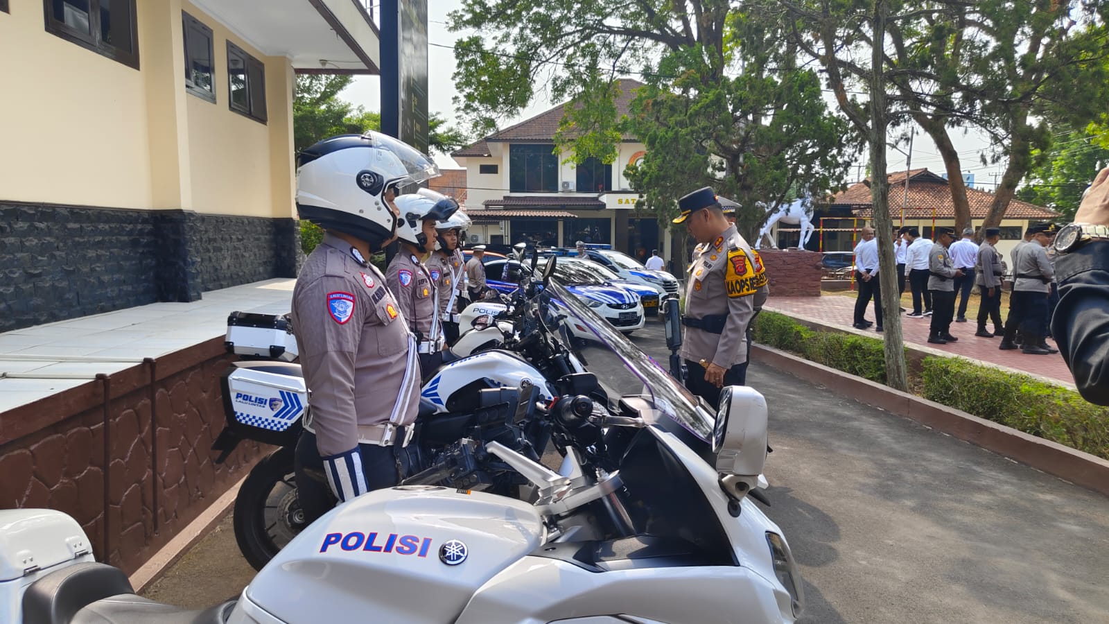 Kapolres Kuningan Pimpin Apel Operasi Patuh Lodaya 2026, Tekankan Keselamatan Berlalu Lintas 17 IMG 20261026 WA0018