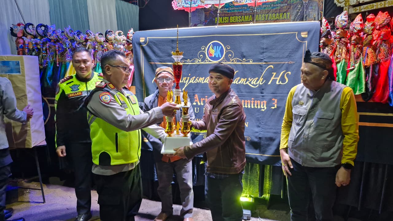 Meriahkan Lomba Satkamling 2026, Polres Kuningan Gelar Wayang Golek "PAK 3" di Darma 21 IMG 20261028 WA0035