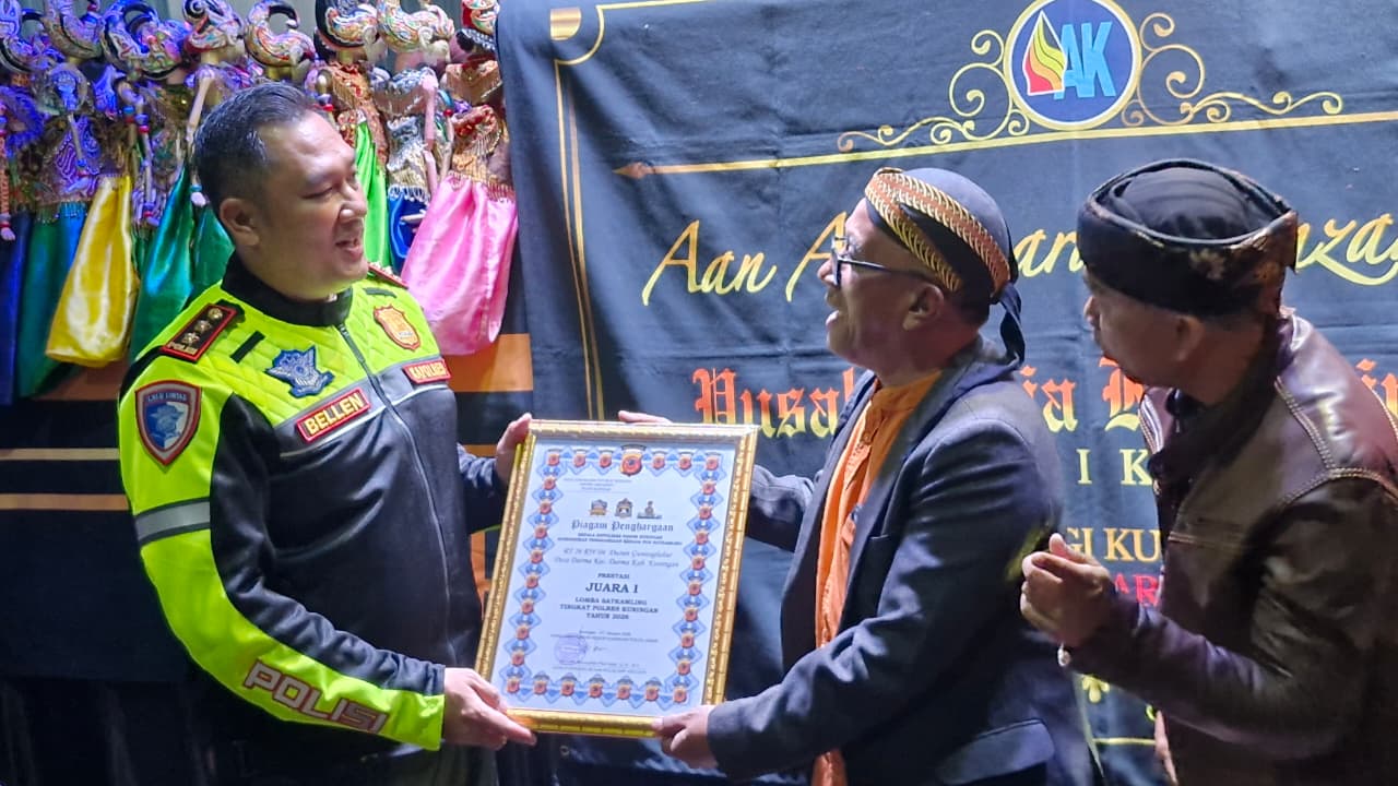 Meriahkan Lomba Satkamling 2026, Polres Kuningan Gelar Wayang Golek "PAK 3" di Darma 17 IMG 20261028 WA0036