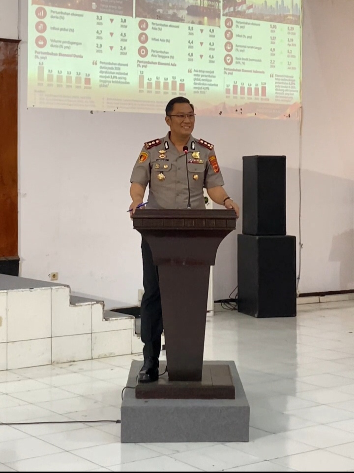 Kapolres Kuningan Berikan Kuliah Umum kepada Mahasiswa Baru Universitas Kuningan 4 IMG 20261002 221429